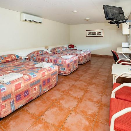 Leichhardt Hotel Motel Клонкарри Экстерьер фото